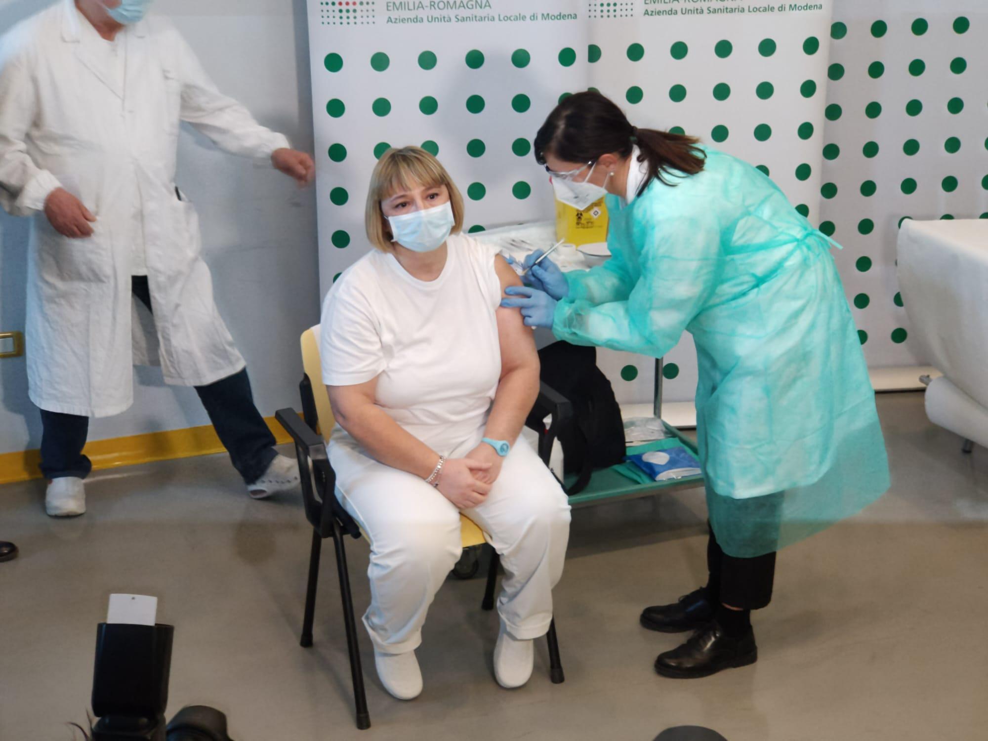 Covid, Alda Reggiani è la prima vaccinata di Modena Gazzetta di Modena