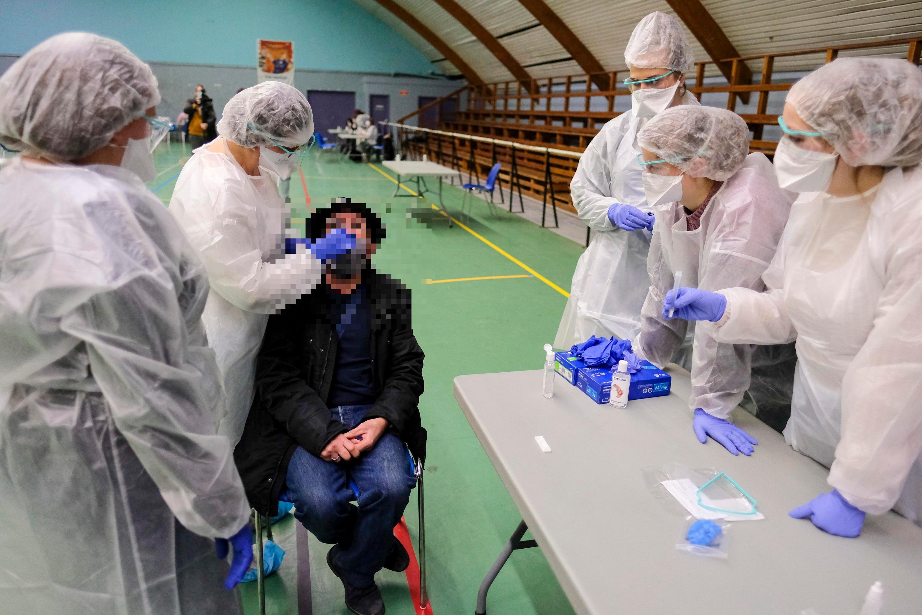 Screening e vaccinazioni, manovra a tenaglia contro il coronavirus: le date delle campagne 2021 