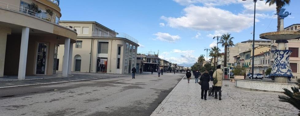 Passeggiata semideserta anche per Natale