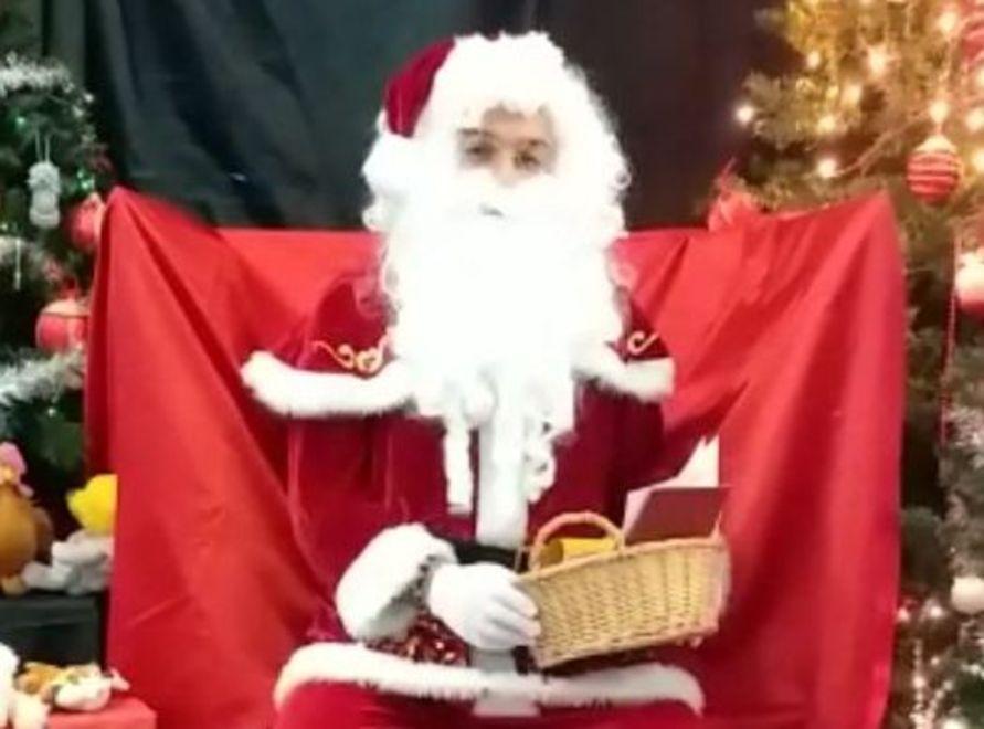 «Caro Babbo Natale, facci sparire per sempre il Covid» E lui risponde su WhatsApp