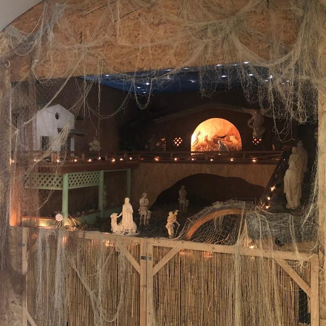 Il presepe è fatto con le reti dei pescatori