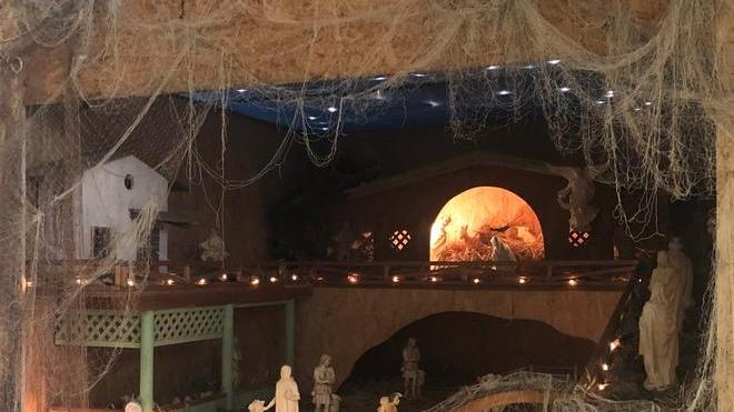 Il presepe è fatto con le reti dei pescatori