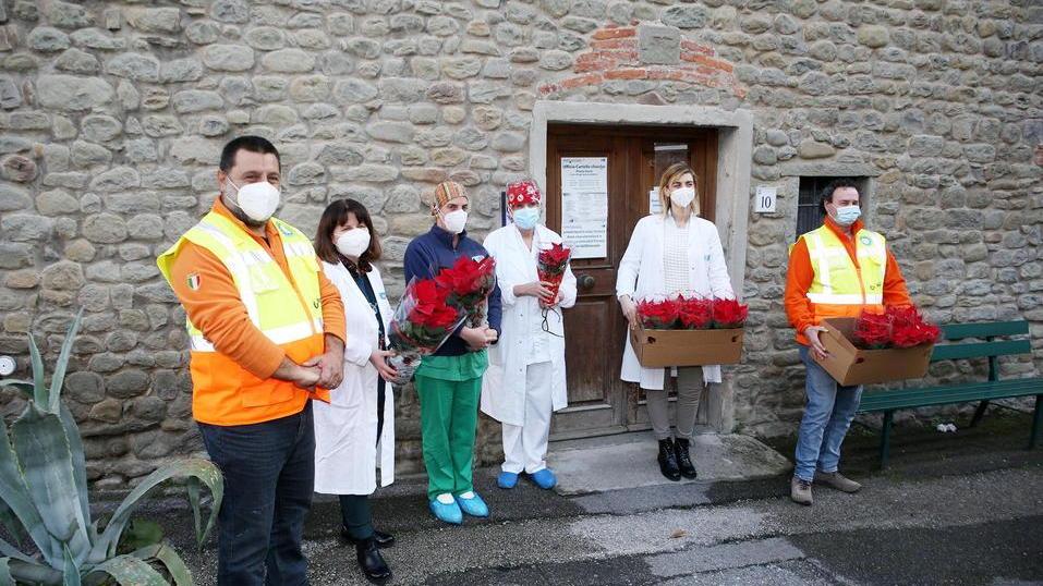 Stelle di Natale negli ospedali e ai fedeli in chiesa per la vigilia