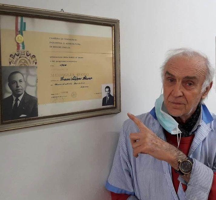 Il barbiere Valerio Ronzoni chiude dopo 68 anni di attività 