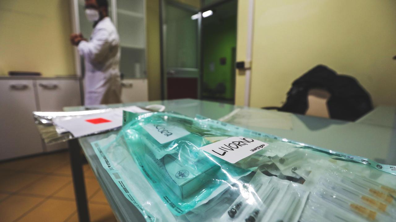 Ma la vera vaccinazione scatta il 2 gennaio con 450 dosi al giorno, ecco come funzionerà