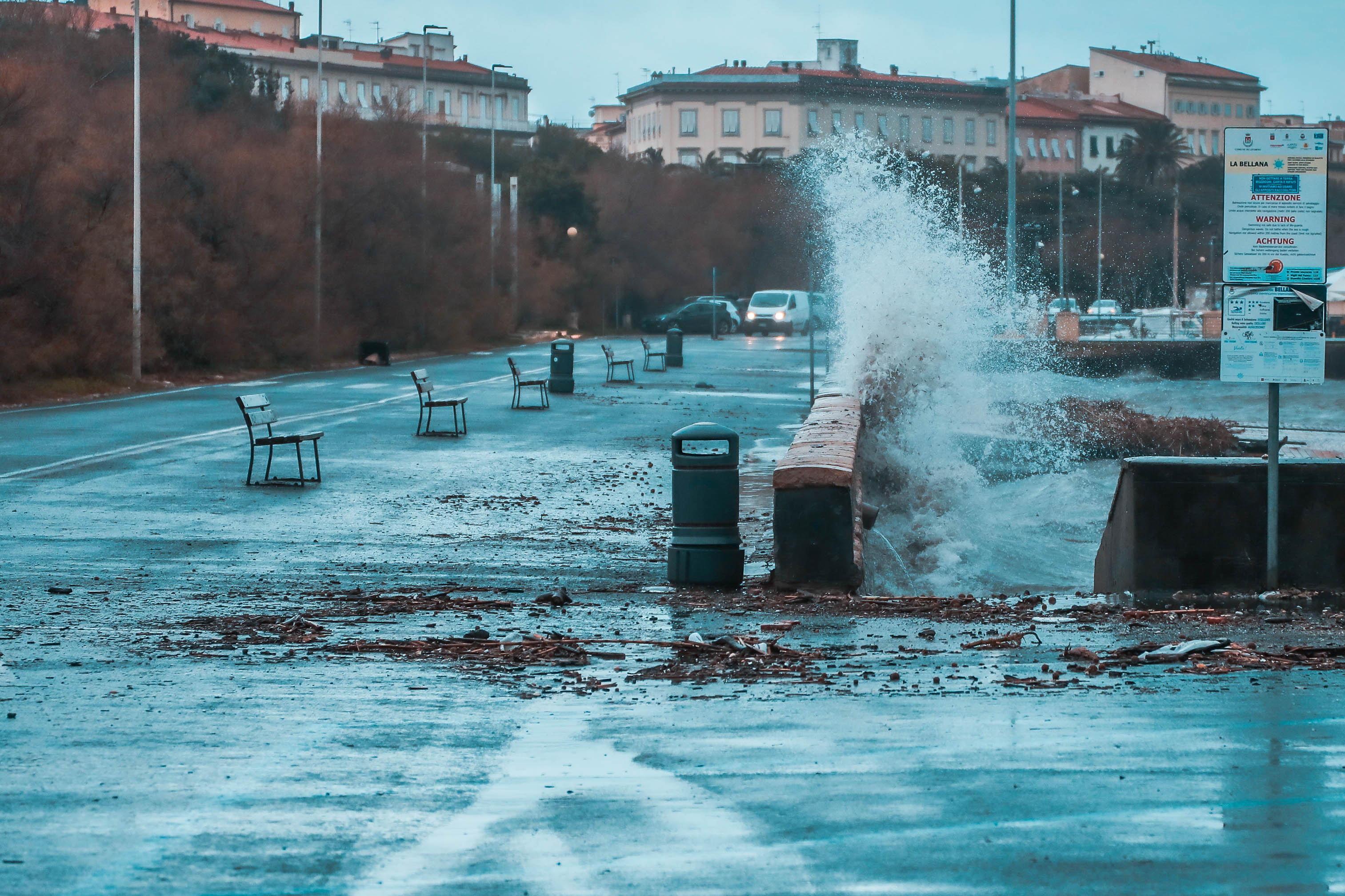 La mareggiata a Livorno (foto Marzi)