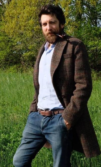La vita da “infiltrato” di Alighieri Tondi nell’ultimo lavoro di Matteo Manfredini 