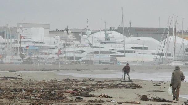 Continua l'allerta meteo in Versilia per vento forte e mareggiate
