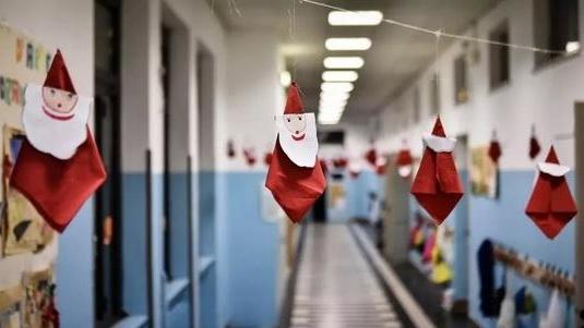 Bimbo senza regalo, la preside: «Lo incontrerò dopo le feste»