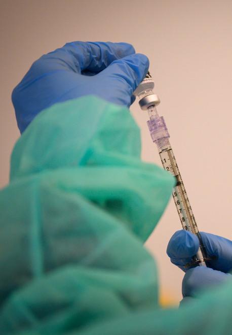 Copertura, durata e destinatari: ecco le risposte sul vaccino Pfizer 