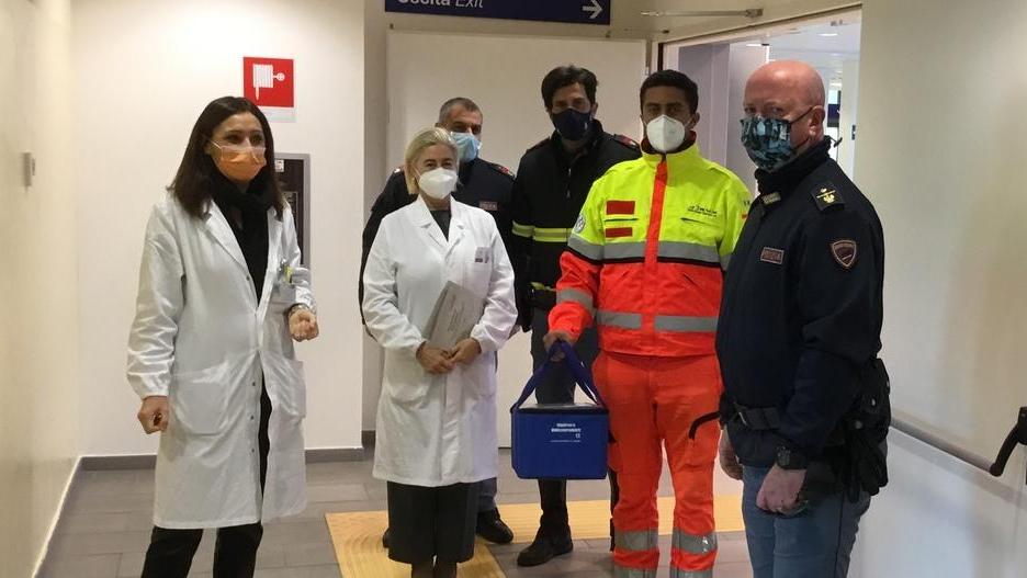 L’arrivo, la scorta, e la prima iniezione