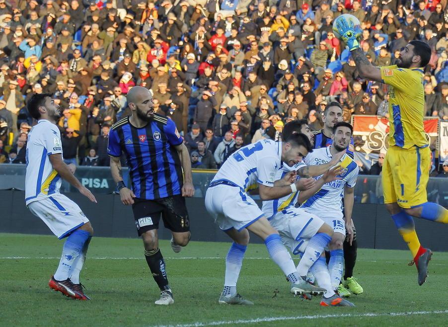 Il Frosinone ha tempo fino alle 17 per decidere se chiedere il rinvio