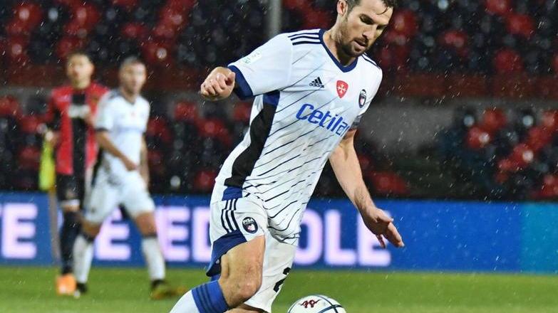 Segna di testa e si procura un calcio di rigore Gucher si conferma trascinatore insostituibile