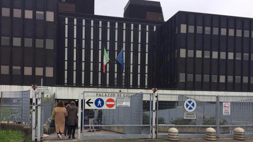 Evade dai domiciliari per aggredire la ex Ora finisce in carcere