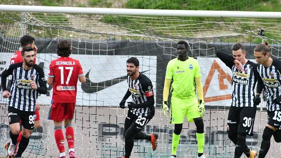 Macchinosa e sterile La Spal da trasferta s’inchina all’Ascoli
