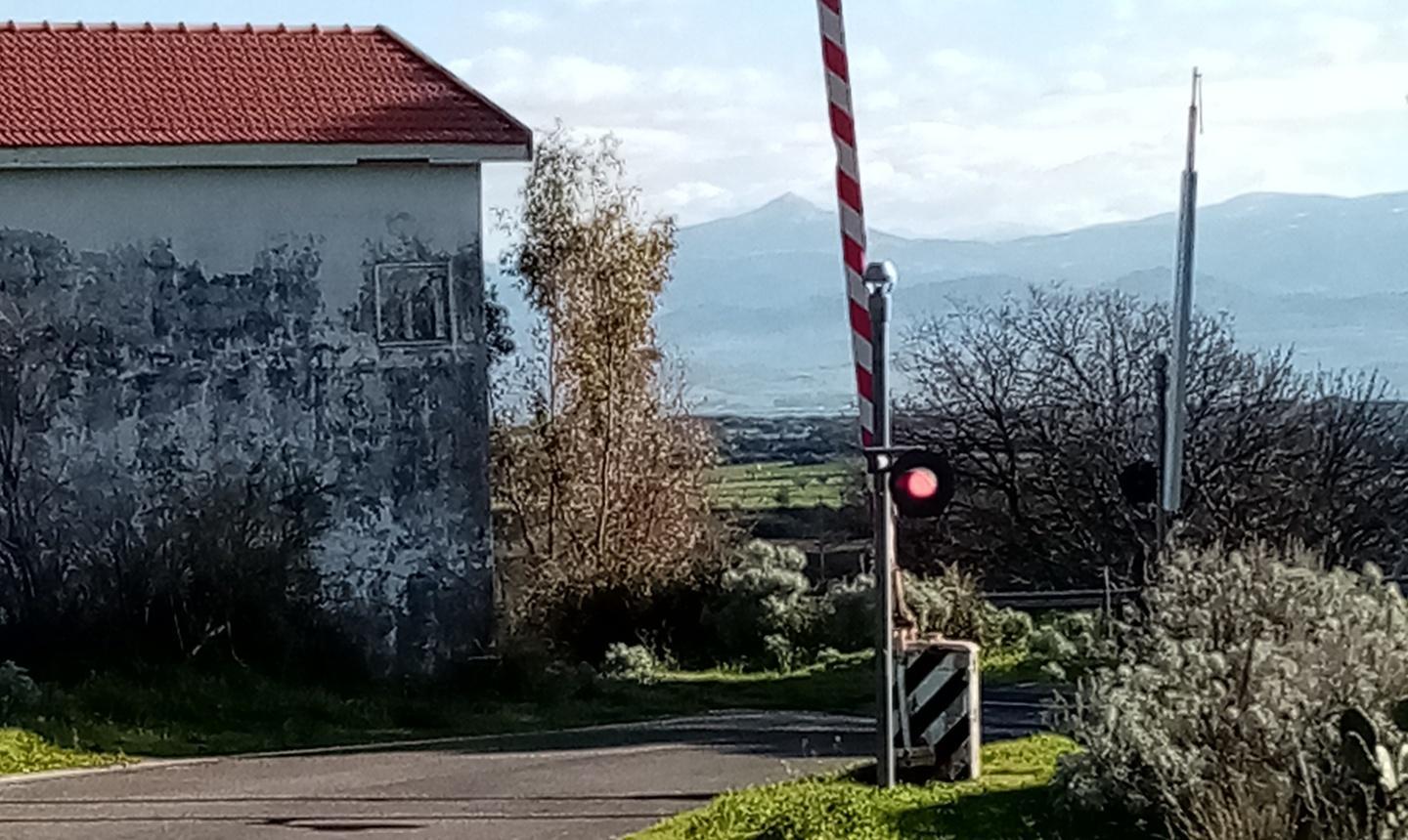 Ferrovia, passaggio a livello in tilt