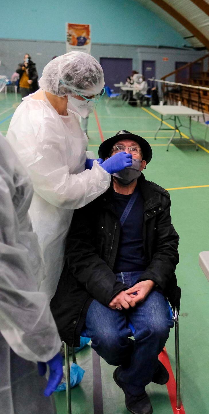 Verso la liberazione dal virus tra punti fermi e incertezze 