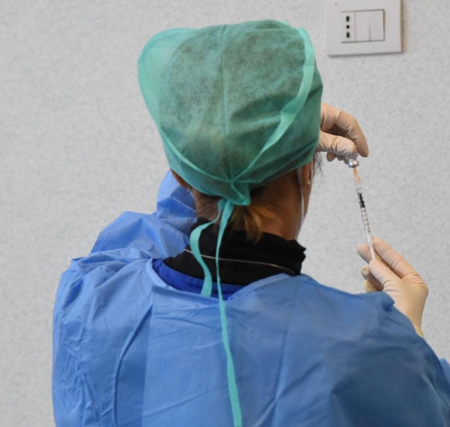 Ecco i primi vaccinati: un’iniezione di speranza 