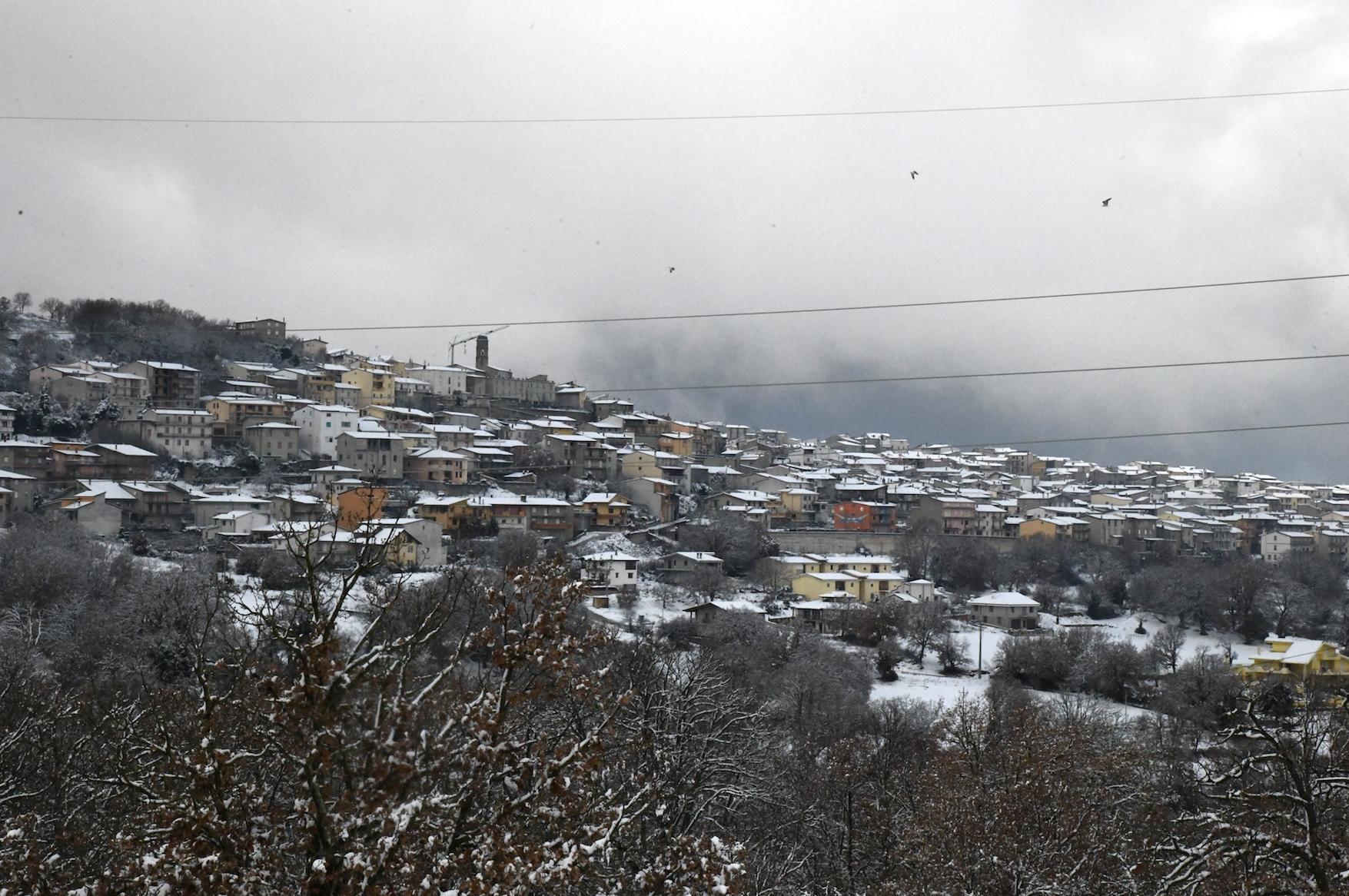 Fonni imbiancata dalla neve (foto massimo locci)