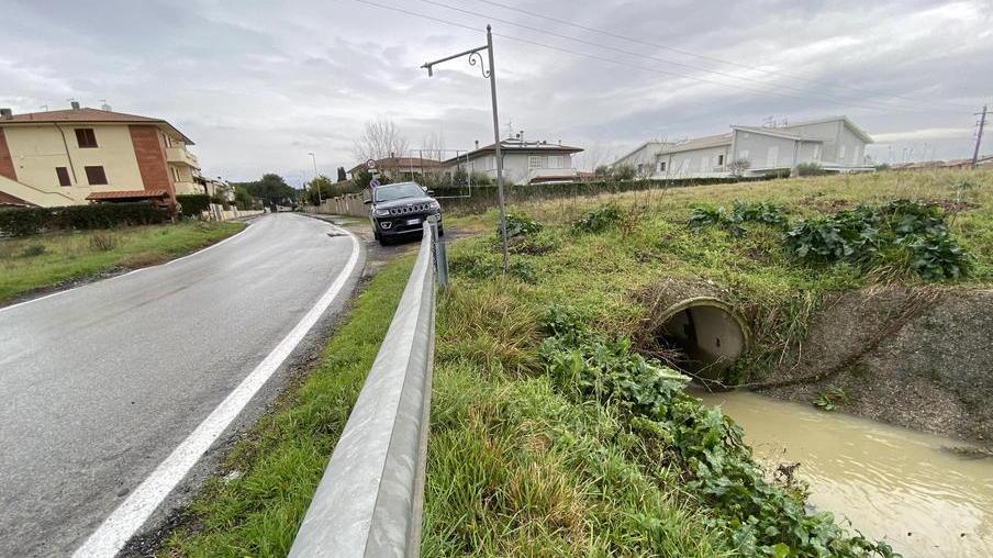Gabella di 250 euro per il rio tombato. Famiglie in rivolta: «Vessati da anni»