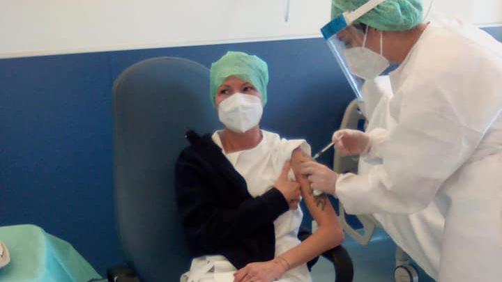 Jessica, la prima vaccinata al Noa: «Mesi in reparto a veder gente morire. Non ho avuto dubbi»