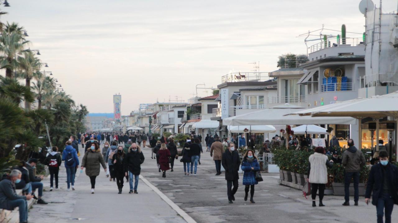 Lo shopping di Natale fa flop calo del 20% rispetto al 2019