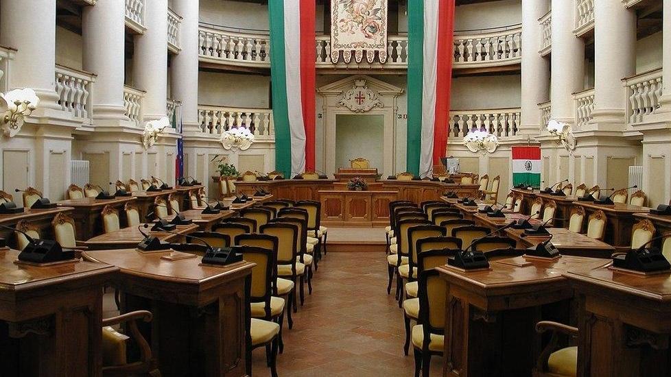 Otto consiglieri non saltano una seduta, il leghista Vinci presente 14 volte su 37