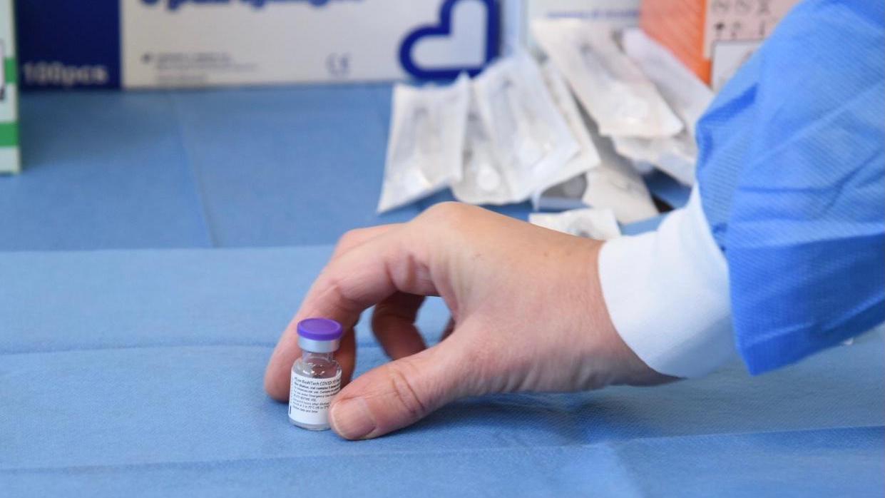 Caronavirus, il secondo carico di vaccini per la Sardegna slitta al 31 dicembre