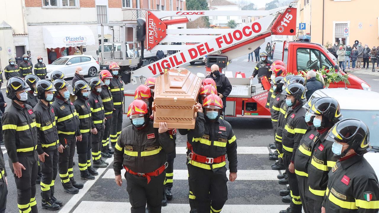 Una vita spesa per gli altri: Bondeno dice addio al vigile volontario