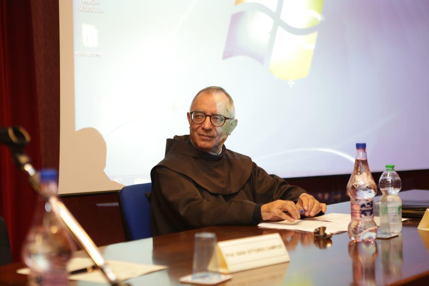 La Nuova in edicola mercoledì 30, padre Morittu guarisce nel giorno in cui viene nominato commendatore