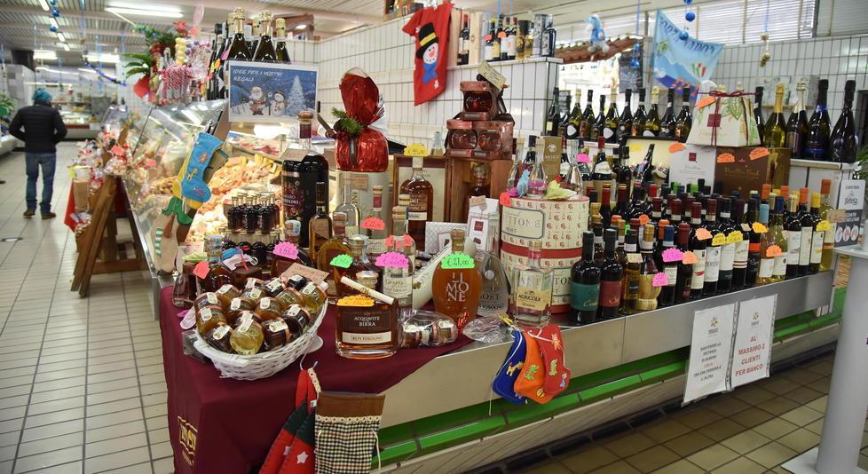 Un banco di dolci delizie Novità al mercato coperto 
