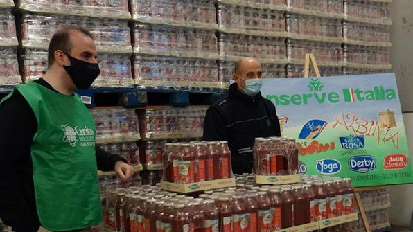 Gran giornata di raccolta cibo per i bisognosi della Caritas