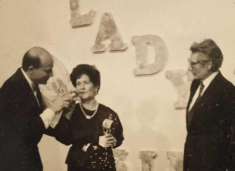 Addio Loriana, la fiorista di via Garibaldi che allestì il palco per Enrico Berlinguer 