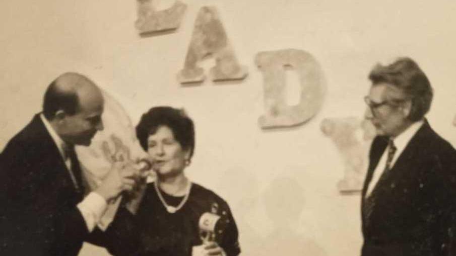 Addio Loriana, la fiorista di via Garibaldi che allestì il palco per Enrico Berlinguer