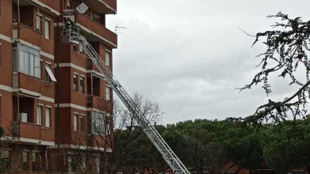 Cade in casa Soccorso da pompieri e volontari