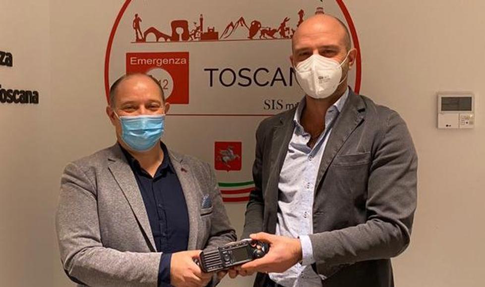 La Toscolapi dona al 118 un dispositivo radio per gestire i casi Covid 