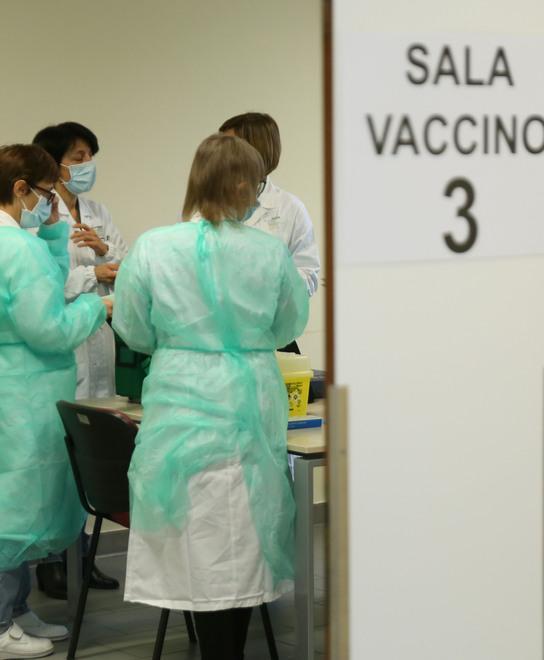 Vaccinazione, maxi ambulatorio alle Fiere I distretti ora sperano nel decentramento 