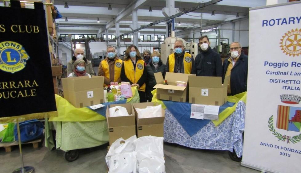 Nelle scatole nascosti affetto e solidarietà Un aiuto alle famiglie