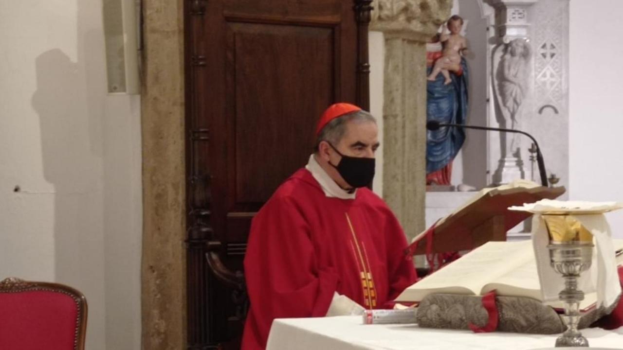 Il cardinale torna a casa e celebra la messa 