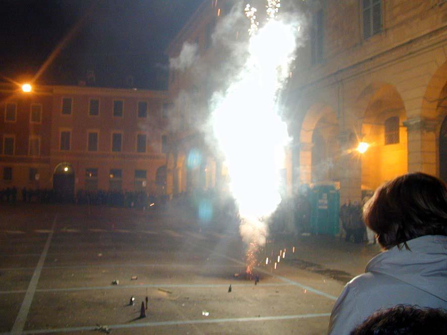 Modena, il sindaco ricorda: "Botti vietati anche senza ordinanza"