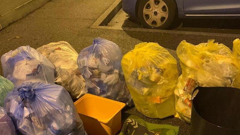 Trasformata in una discarica l’isola ecologica dei condomini