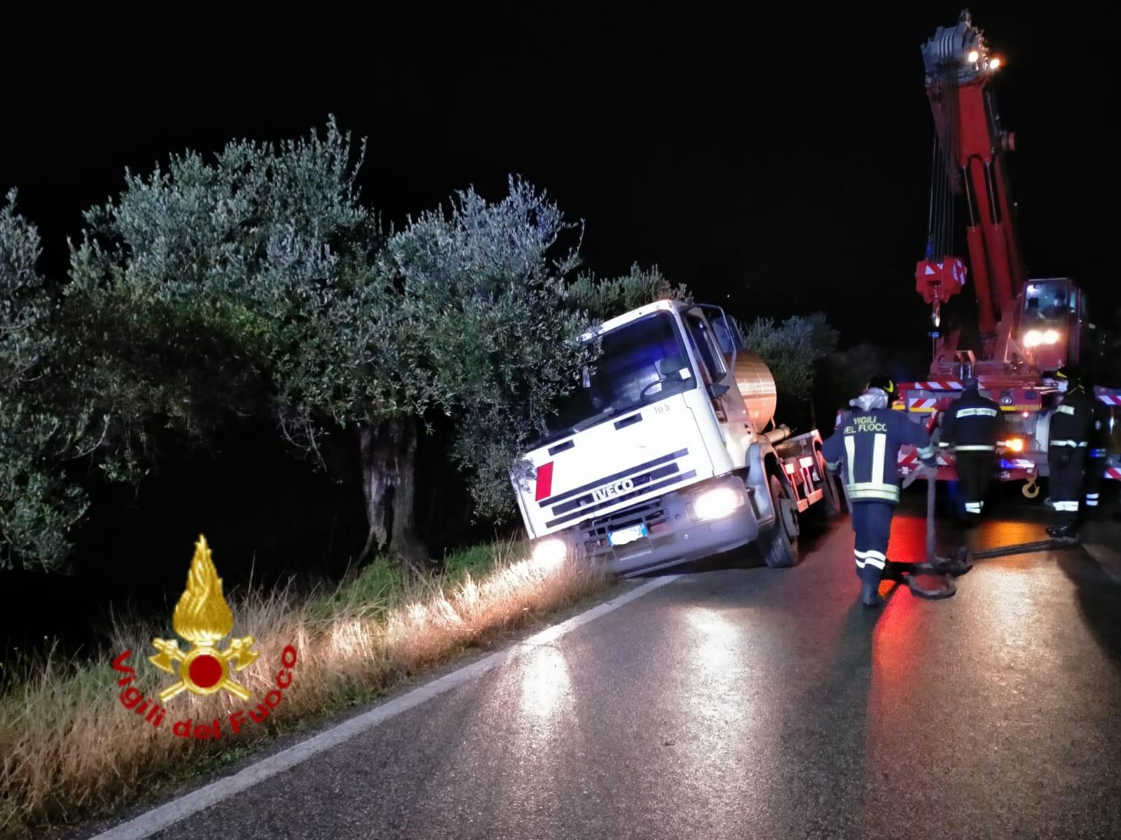 L'intervento dei vigili del fuoco a Carmignano
