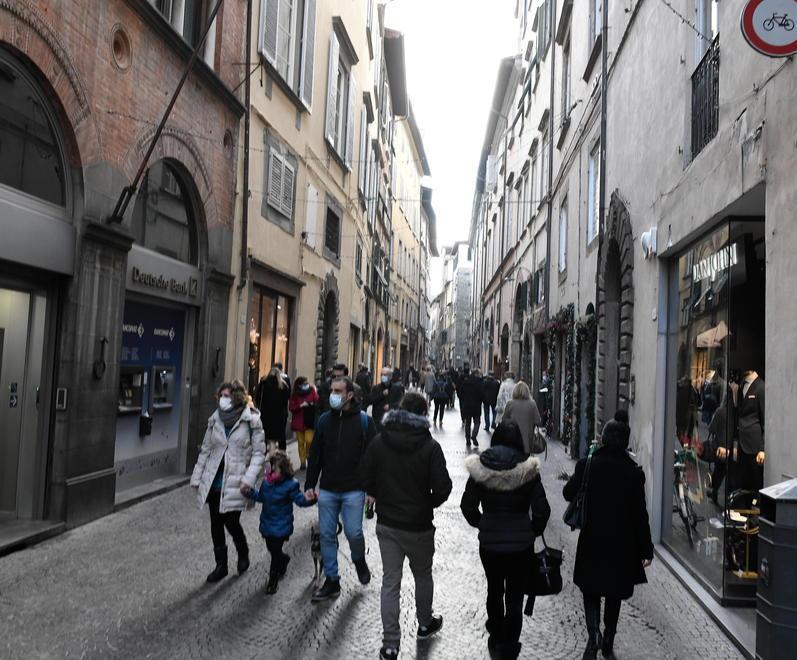 Tante richieste di aiuto da negozianti e commesse 