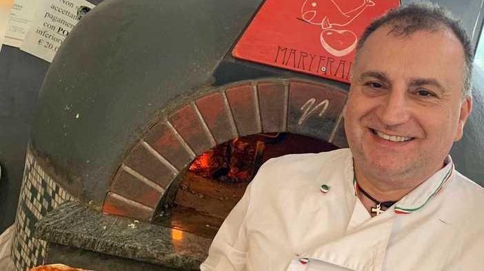 Non solo il caffè, Salvatore ha creato la “pizza sospesa”
