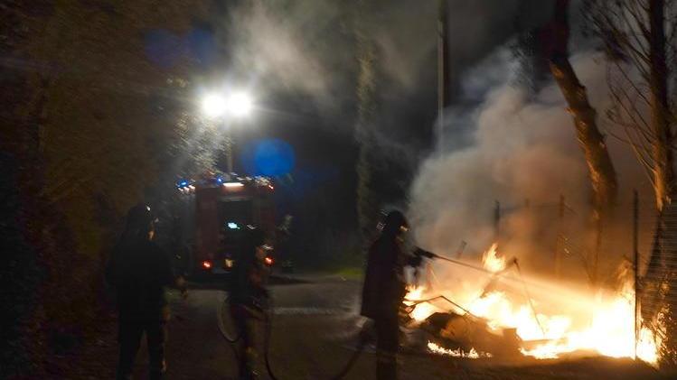 In fiamme 5 cassonetti danni anche gli alberi Sono in corso verifiche