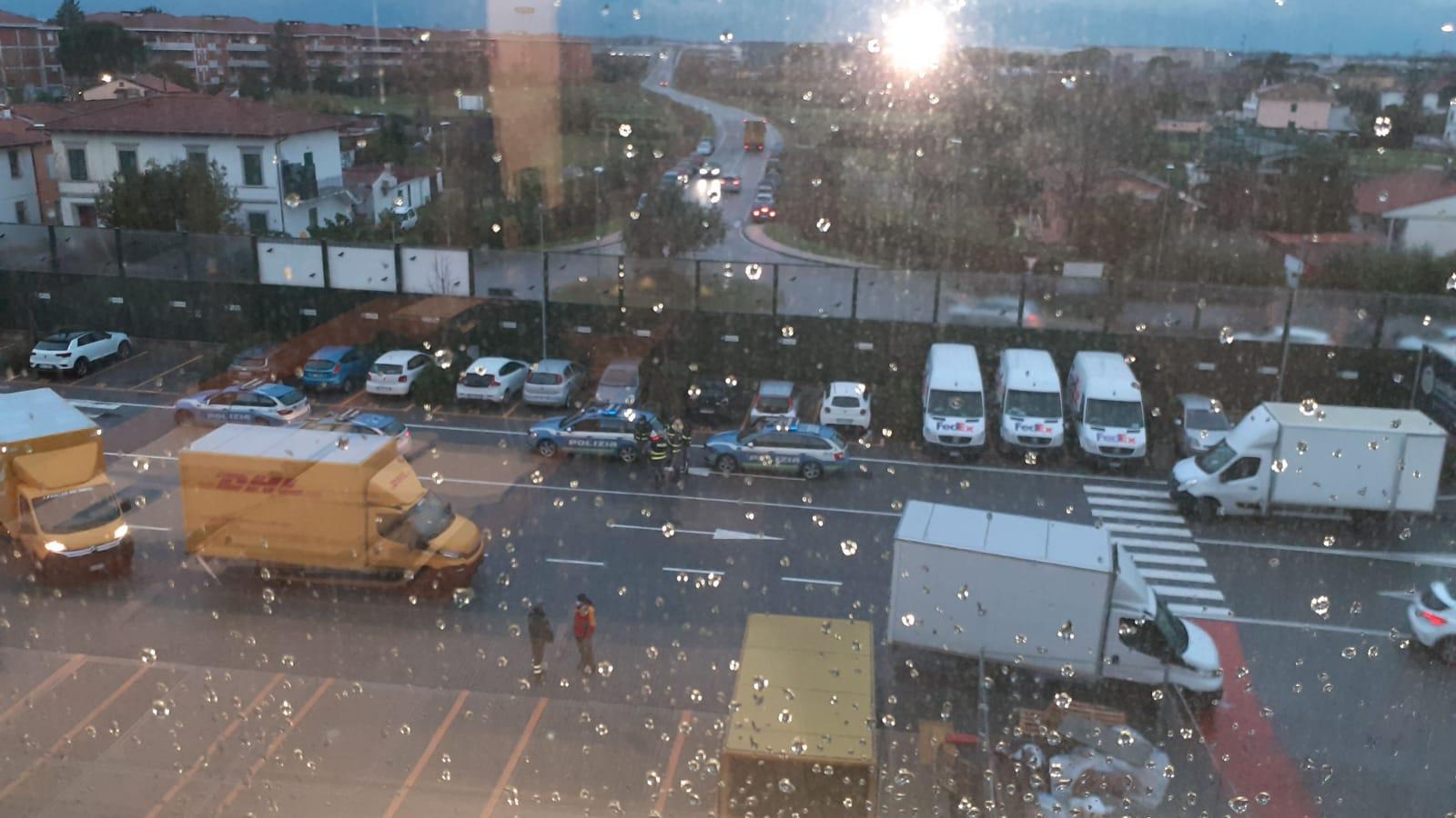 L'arrivo dei vaccini mercoledì 30 all'aeroporto di Pisa