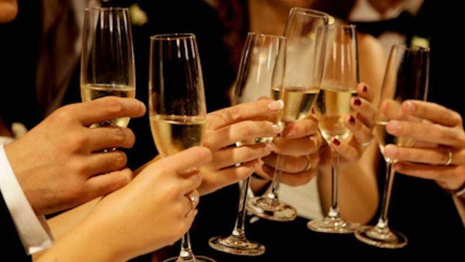 Capodanno in famiglia senza trenini ma in relax: i film, in tv, gli eventi e i giochi