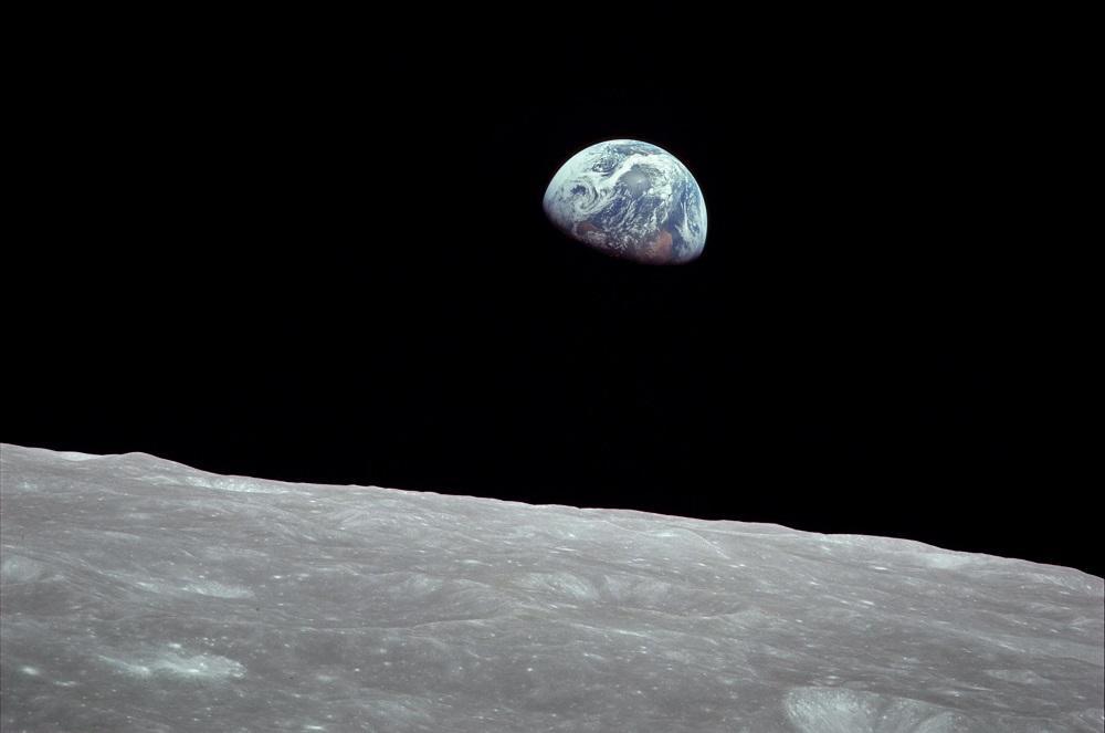 2021, l'alba della speranza: gli auguri di fine anno di otto celebrità reggiane