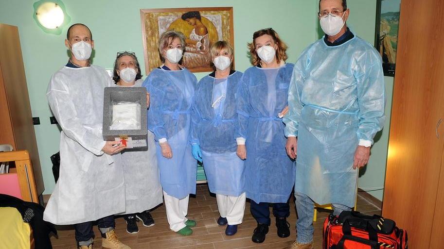 Prime vaccinazioni, c’è anche una 102enne