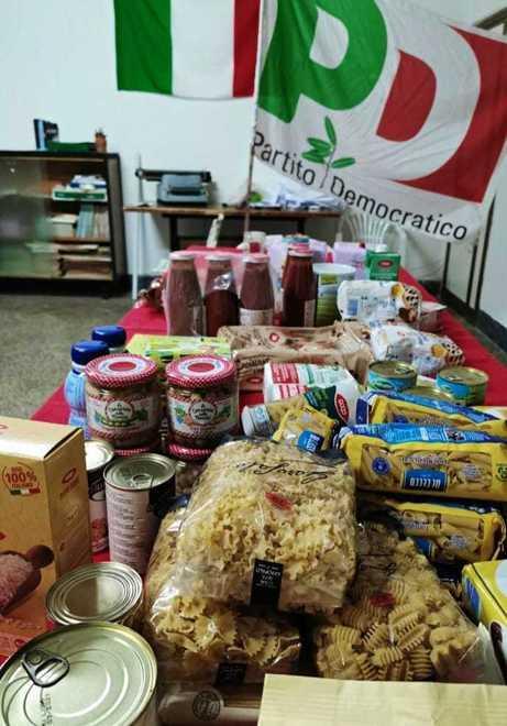 Il Pd raccoglie e dona settanta chili di generi alimentari 